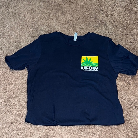 Cannabis tee - Picture 2 of 5